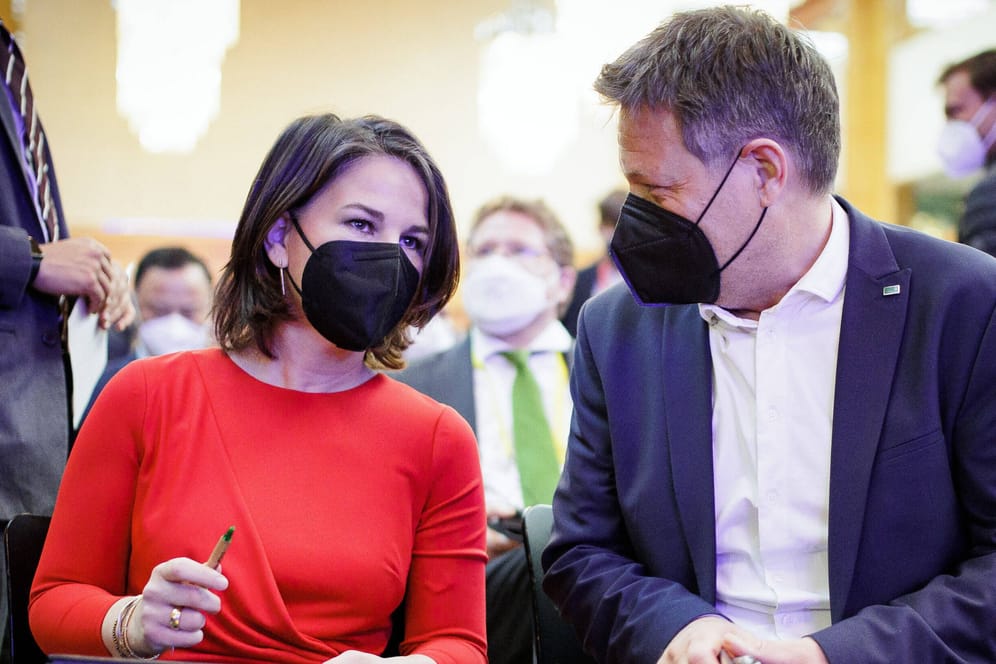 Annalena Baerbock und Robert Habeck: Die Grünen geraten beim Thema Atomkraft unter Druck.
