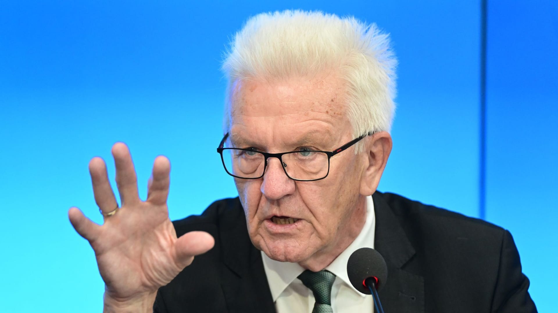 Winfried Kretschmann: Der grüne Ministerpräsident von Baden-Württemberg sieht sich beim Energiesparen weit vorne.