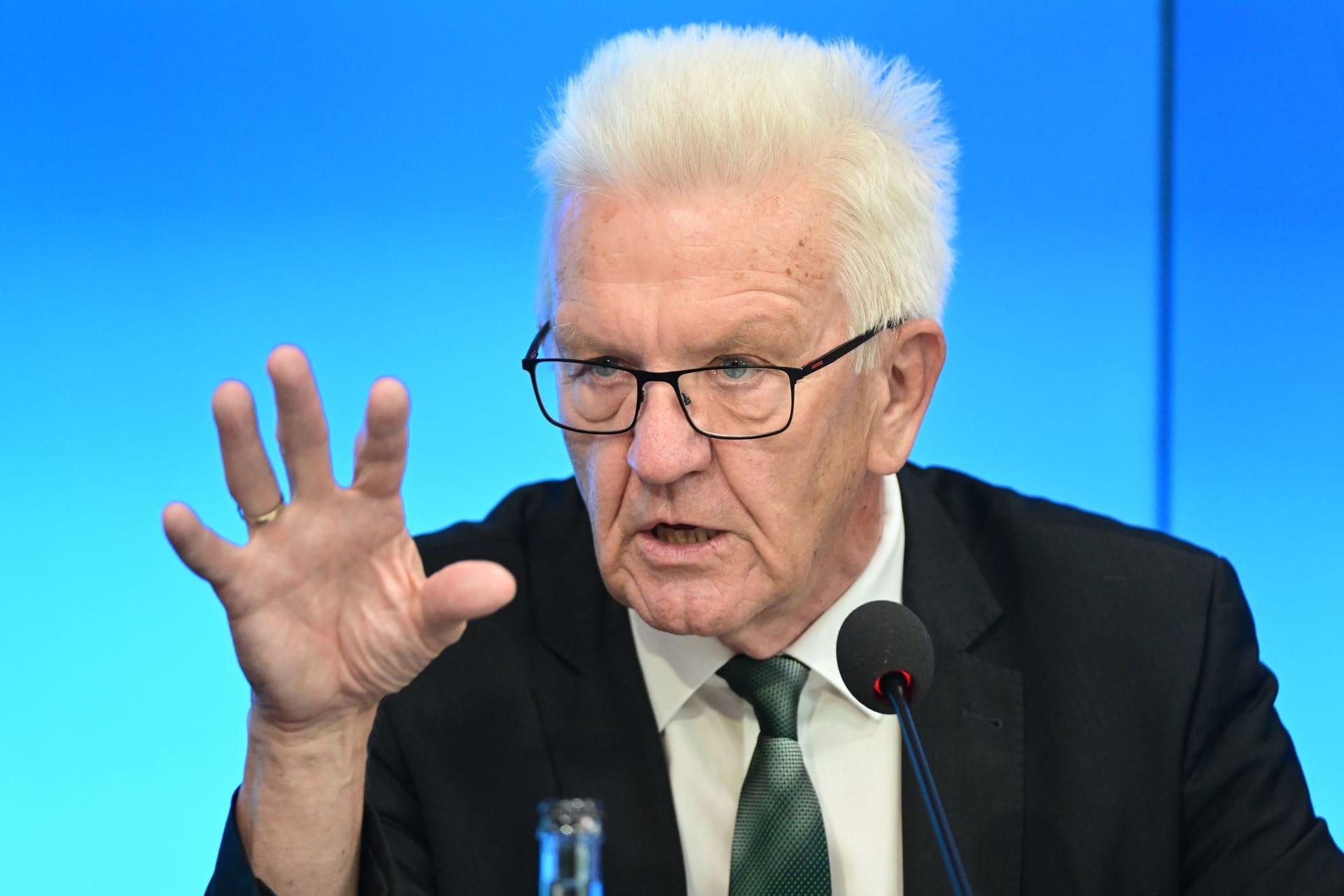 Winfried Kretschmann: Der grüne Ministerpräsident von Baden-Württemberg sieht sich beim Energiesparen weit vorne.