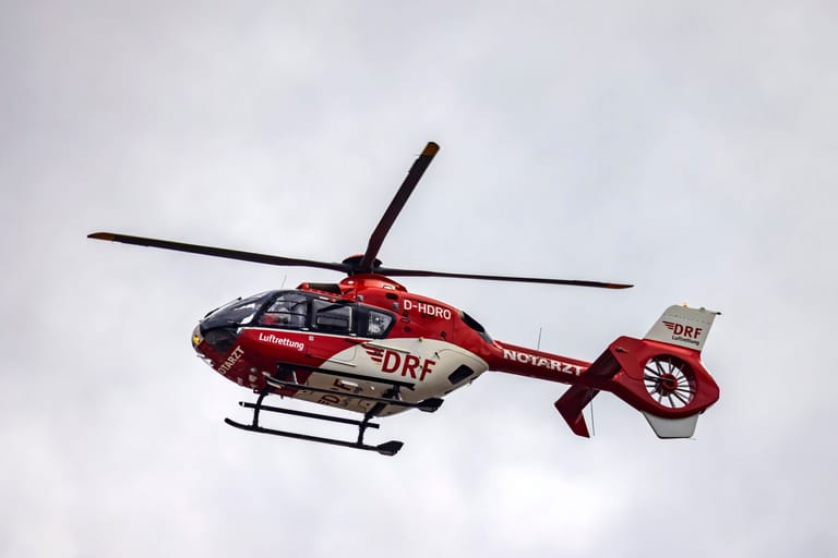 Rettungshubschrauber der DRF Luftrettung in Baden-Württemberg (Archiv): Per Hubschrauber kam der Sechsjährige in eine nahegelegene Klinik.