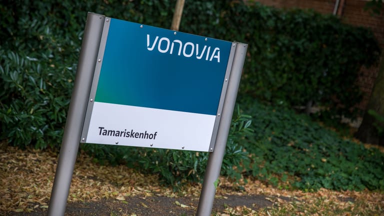 Vonovia-Schild in Leipzig: Mehrere Kisten mit tausenden Seiten Material