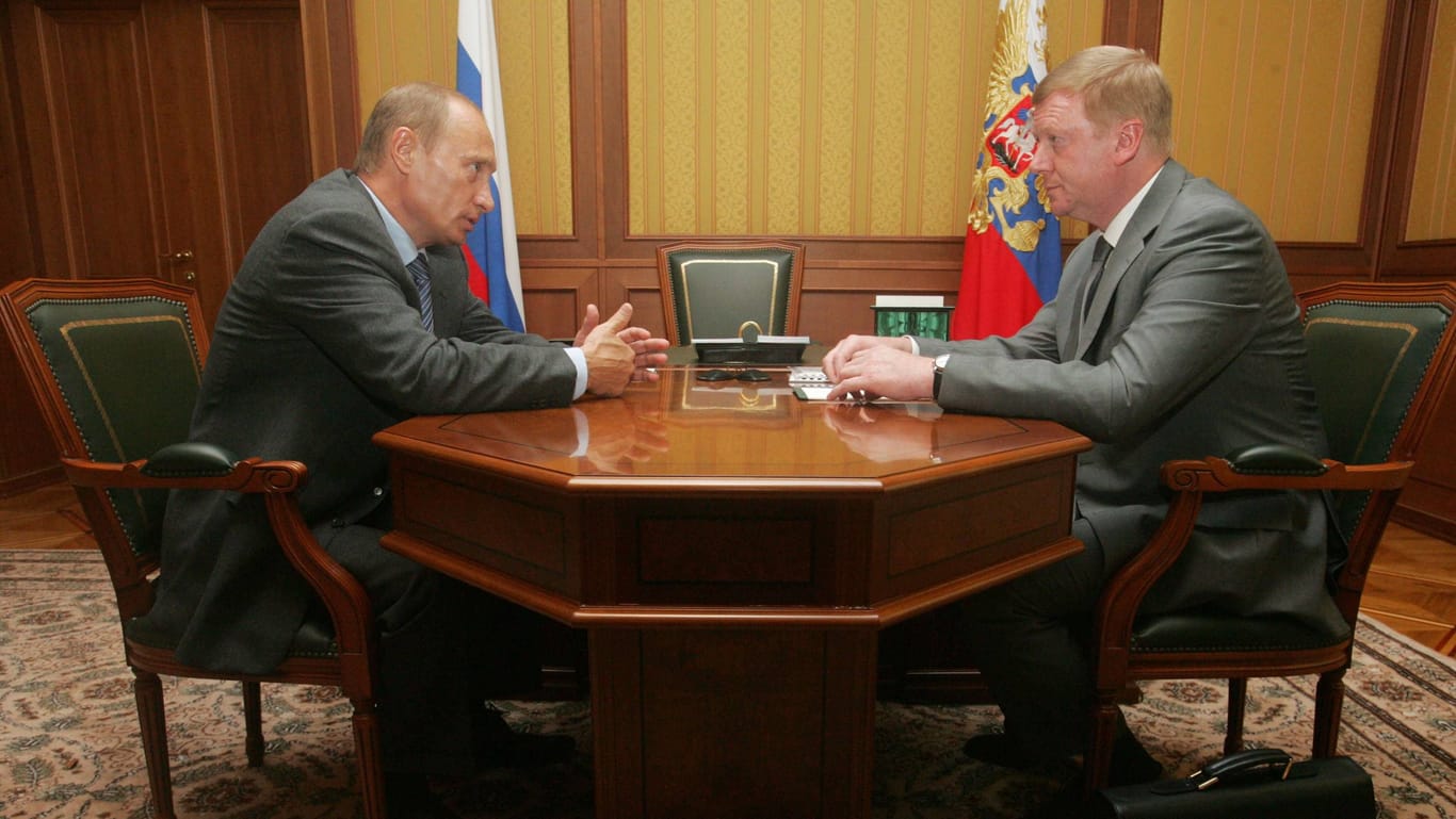 Wladimir Putin (l.) und Anatoli Tschubais, 2006: Damals führte Tschubais den russischen Stromkonzern EES Rossii.