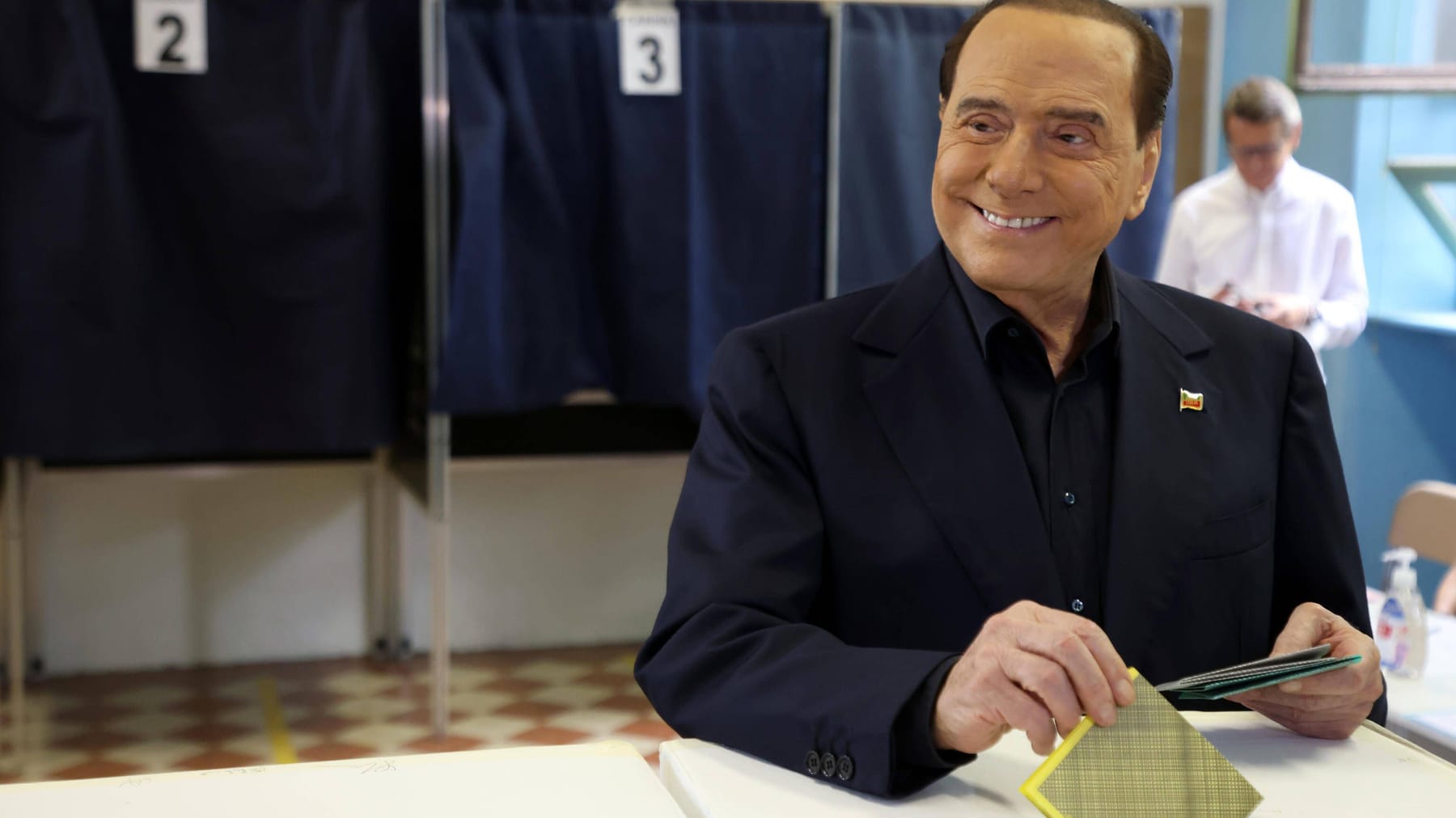 Tra i candidati al Parlamento l’ex presidente del Consiglio Silvio Berlusconi