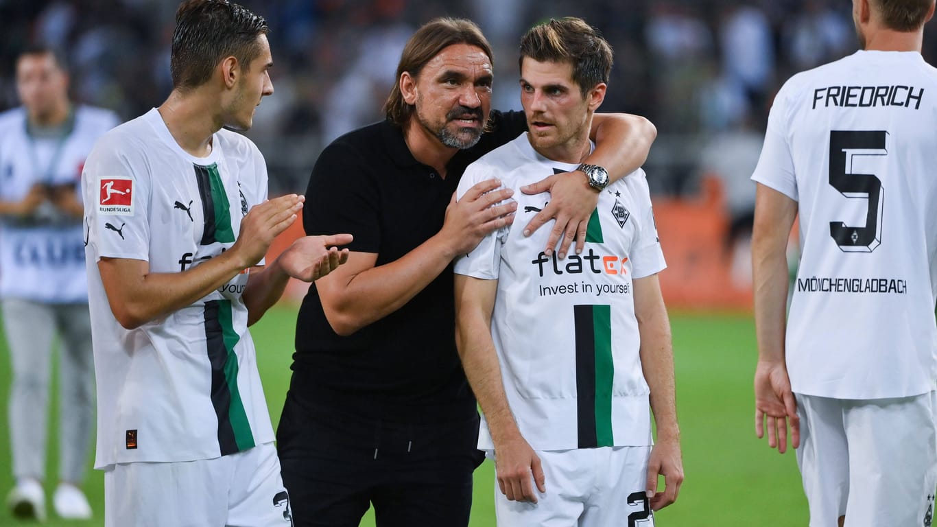 Florian Neuhaus, Trainer Daniel Farke und Jonas Hofmann: Borussia Mönchengladbach ist stark in die Saison gestartet und will auch beim FC Bayern punkten.