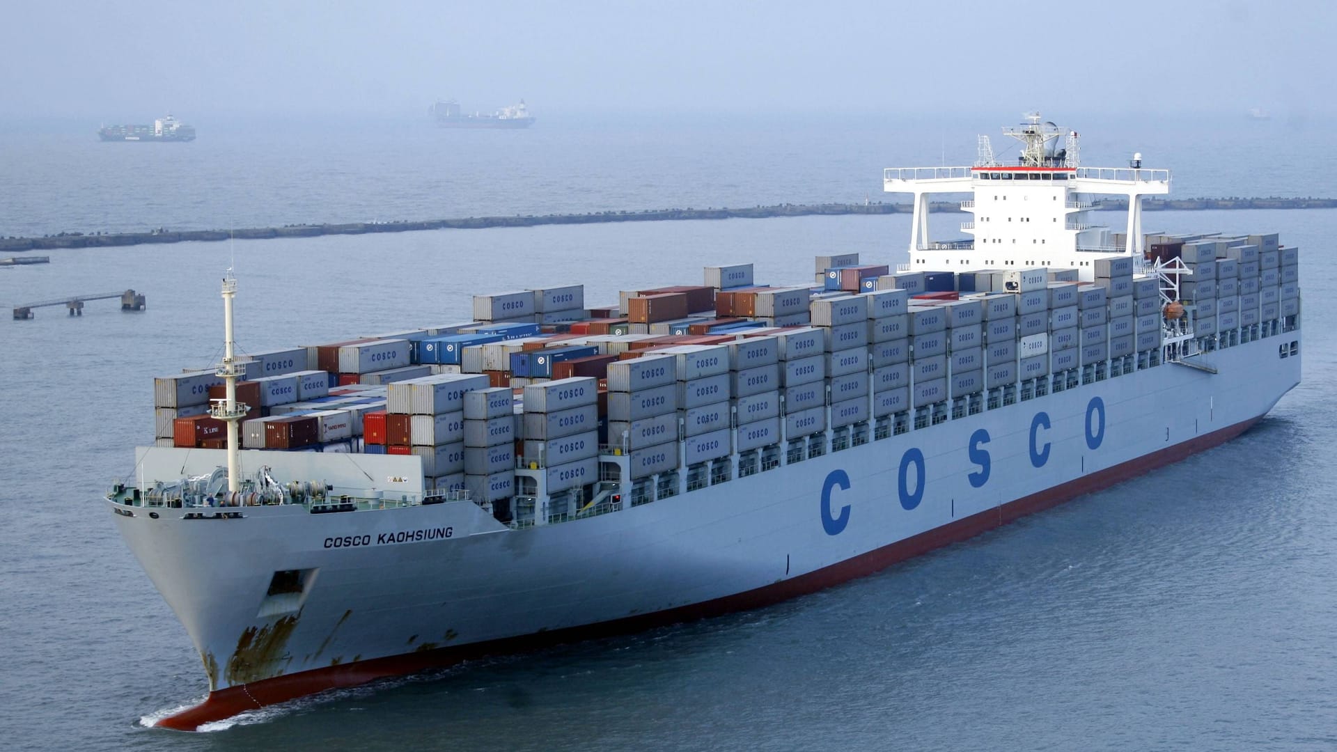 Ein Containerschiff in den Gewässern Taiwans: Der Schiffsverkehr gerät durch die chinesischen Militärmanöver durcheinander. Ein Containerschiff in den Gewässern Taiwans: Der Schiffsverkehr gerät durch die chinesischen Militärmanöver durcheinander.