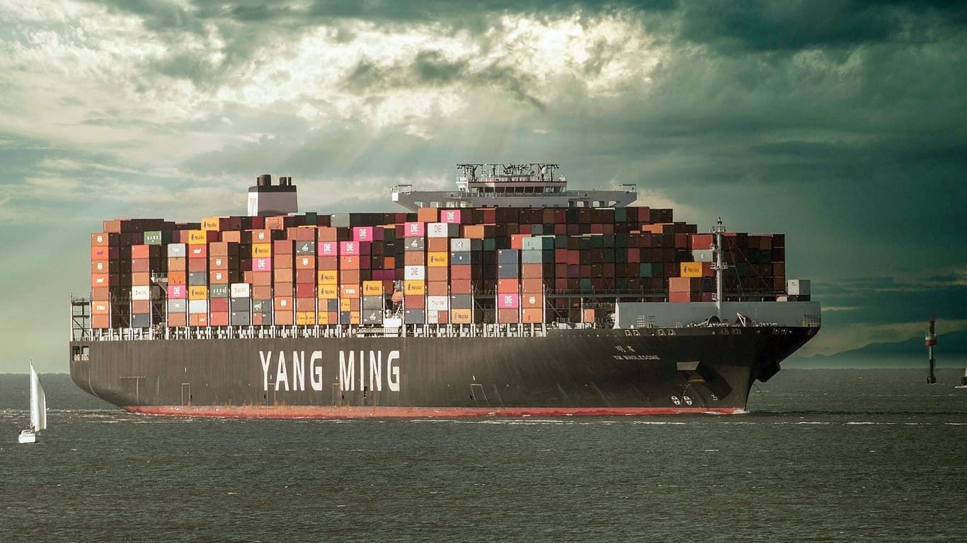 Ein Containerschiff aus Taiwan (Symbolbild): Der Handel mit dem Inselstaat in Fernost ist für die deutsche Wirtschaft sehr wichtig.
