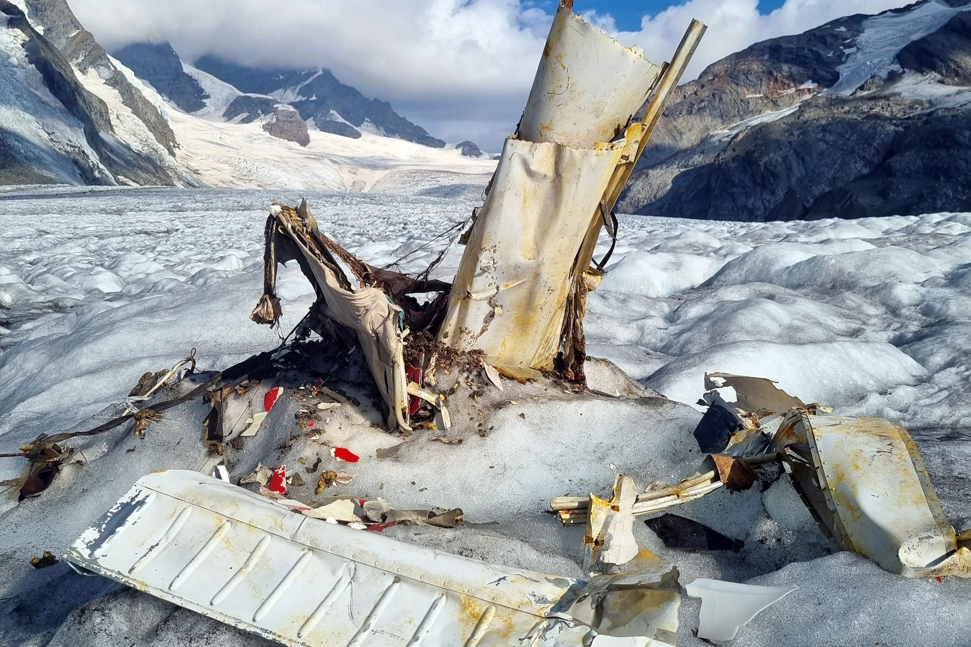 Flugzeugwrack in der Schweiz: Drei Menschen starben bei dem Absturz.