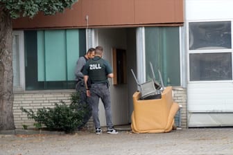 Razzia in Lilienthal: Die Ermittler sicherten "umfangreiches Beweismaterial".