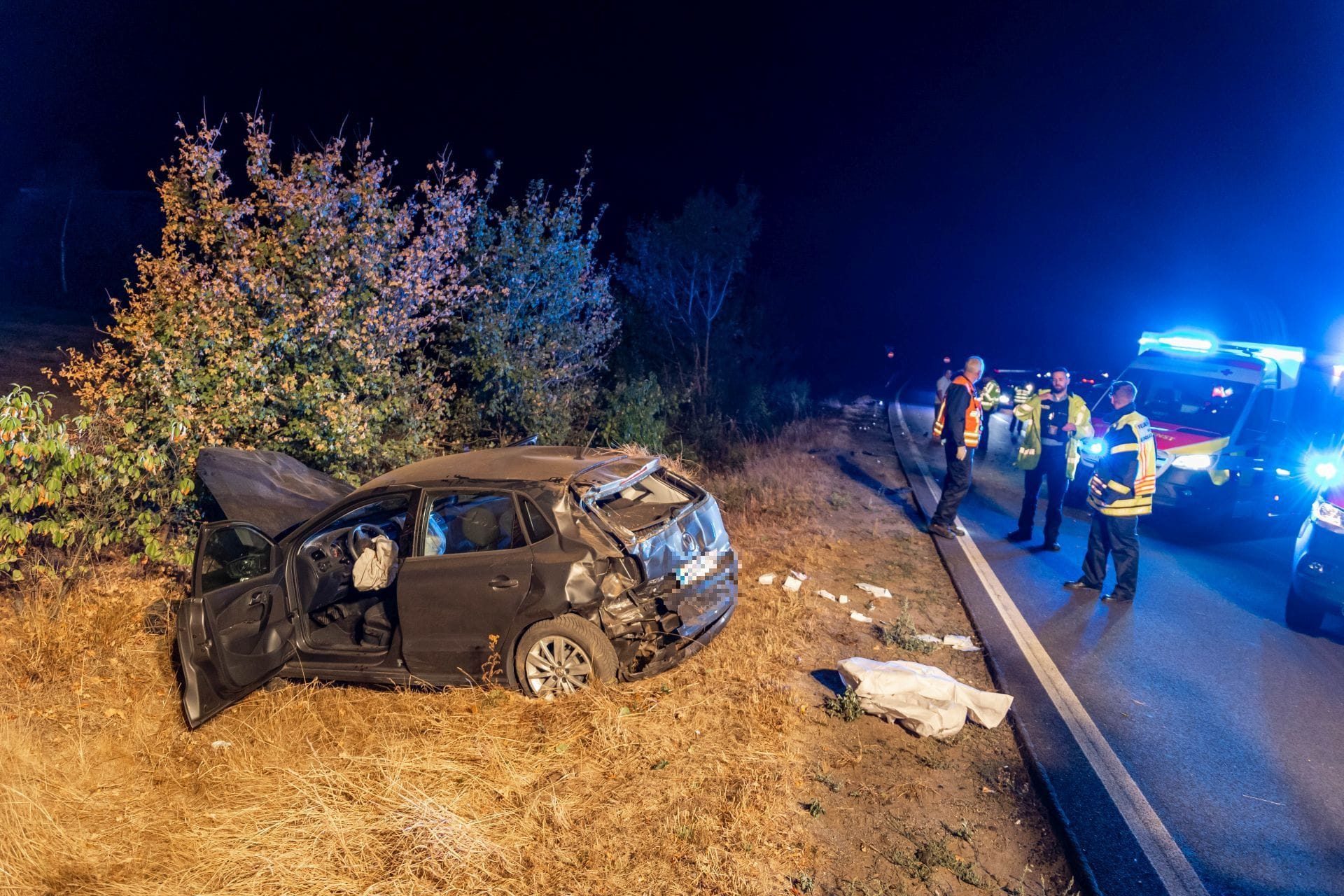 Unfall auf der B43a bei Hanau: Beim Überholen kollidierten ein VW und ein BMW.