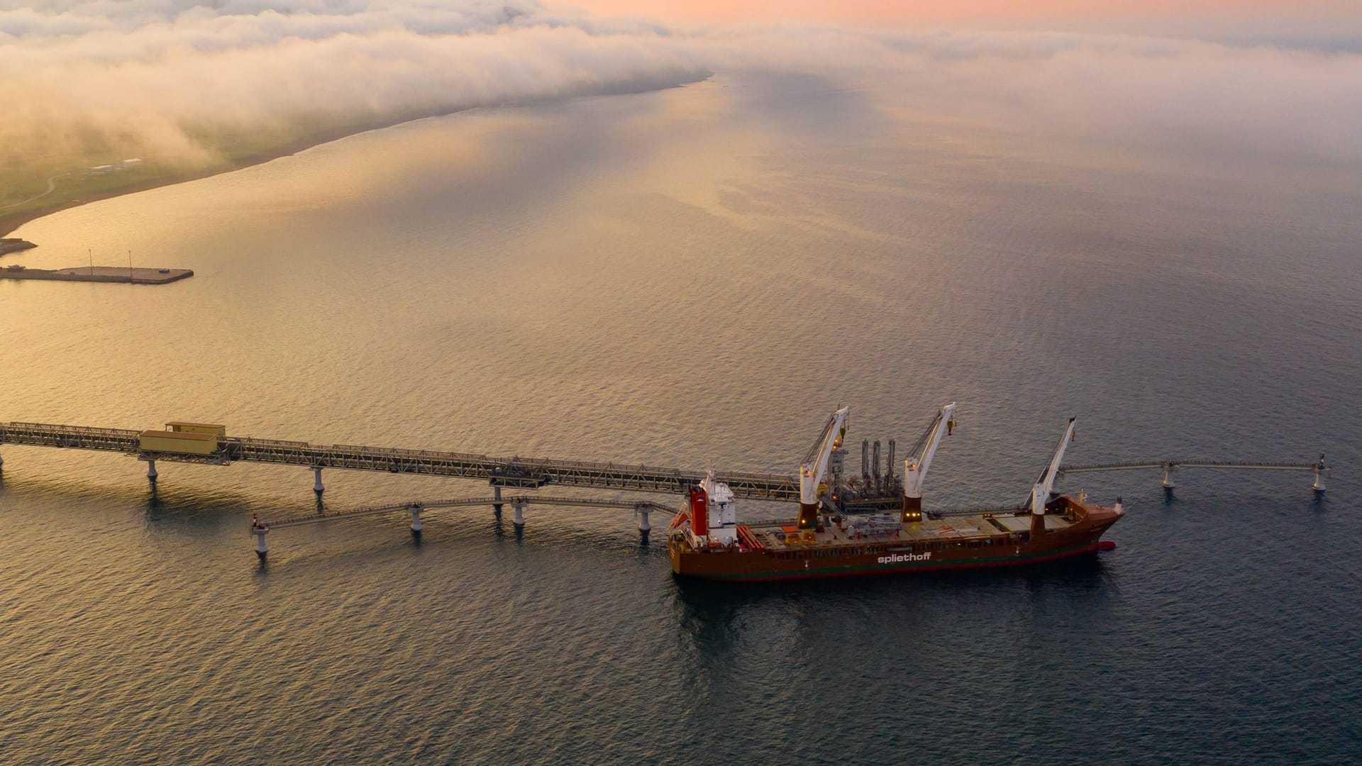 Ladeplatz für Flüssiggasfrachter an Russlands Ostküste: Um von russischen Gasexporten wegzukommen, wünscht sich die Bundesregierung solche Exportanlagen für LNG in Kanada.