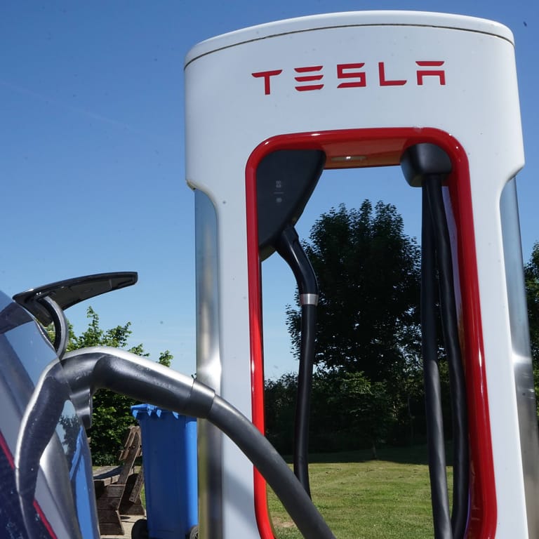 Bislang nicht geeicht: Teslas Ladesäulen in Deutschland entsprechen nicht den Vorschriften.