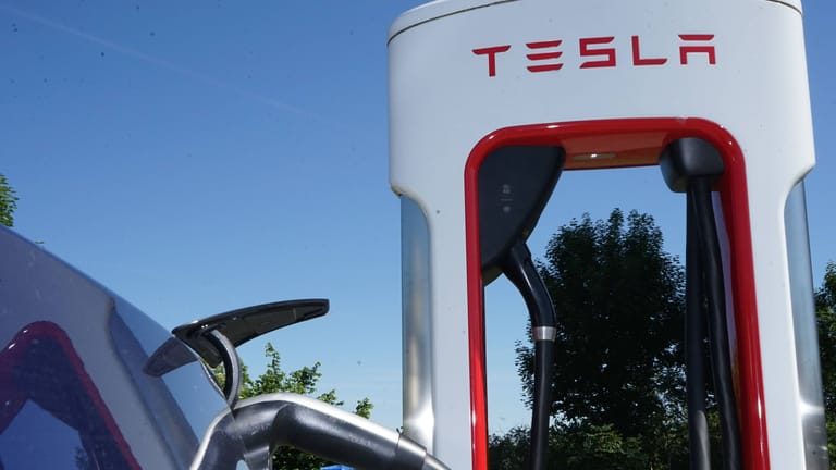 Bislang nicht geeicht: Teslas Ladesäulen in Deutschland entsprechen nicht den Vorschriften.