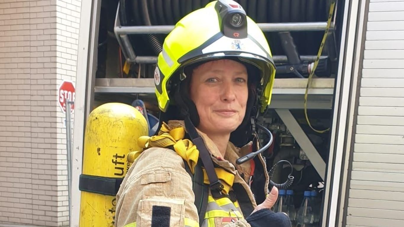 Für 3,50 Euro pro Stunde Schwitzen im Grunewald: Tina Witte sagt, als freiwillige Feuerwehrfrau lerne sie Berlin nochmal neu kennen.
