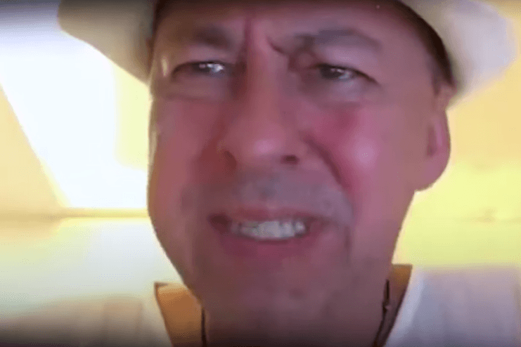 Oliver Janich in einem seiner Videos: Seit Jahren droht er aus seiner Wahlheimat Philippinen politischen Gegnern in Deutschland.