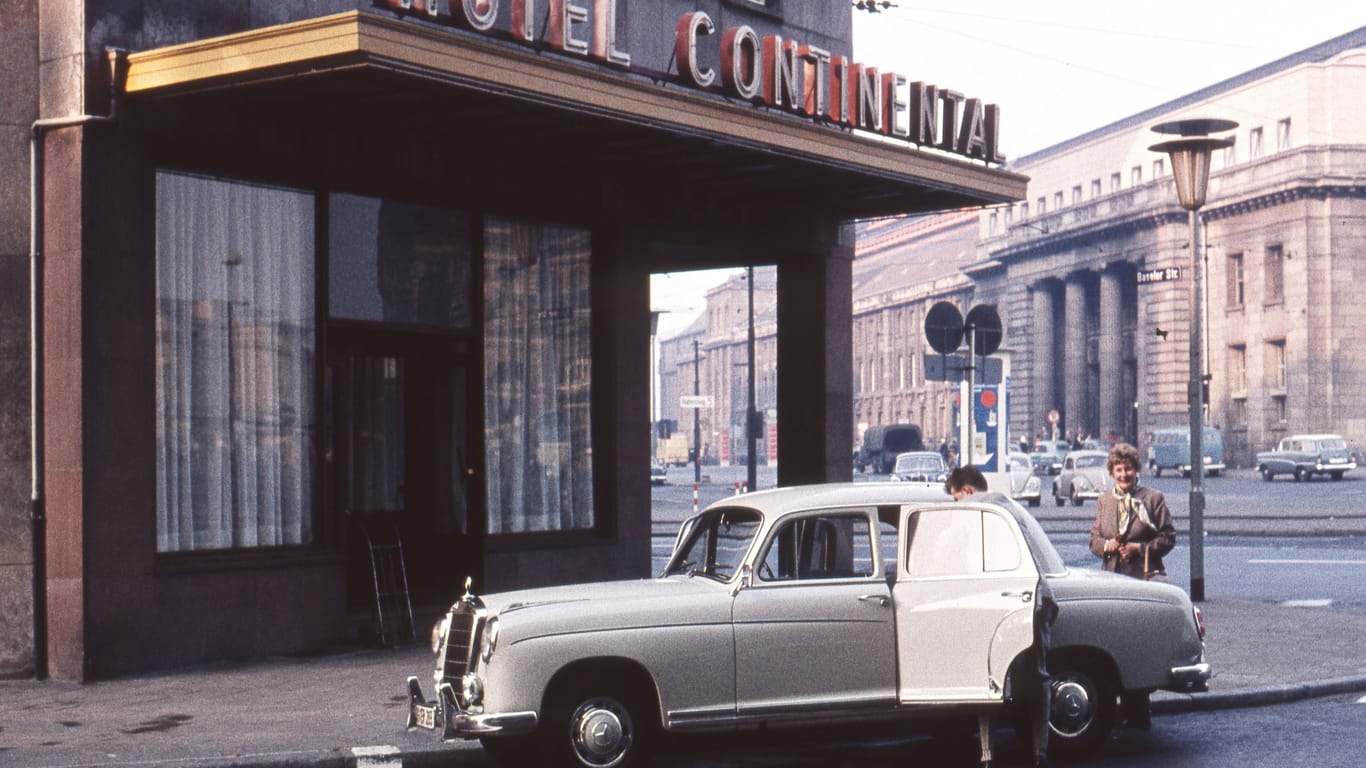 Aufnahme vom Hotel Continental in der Basler Straße in Frankfurt in ca. 1959.