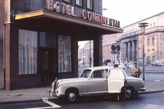 Aufnahme vom Hotel Continental in der Basler Straße in Frankfurt in ca. 1959.