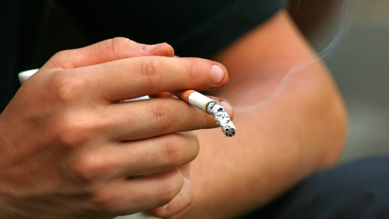 Rauchen: Im Laufe der Corona-Pandemie haben offenbar mehr Menschen angefangen zu rauchen.