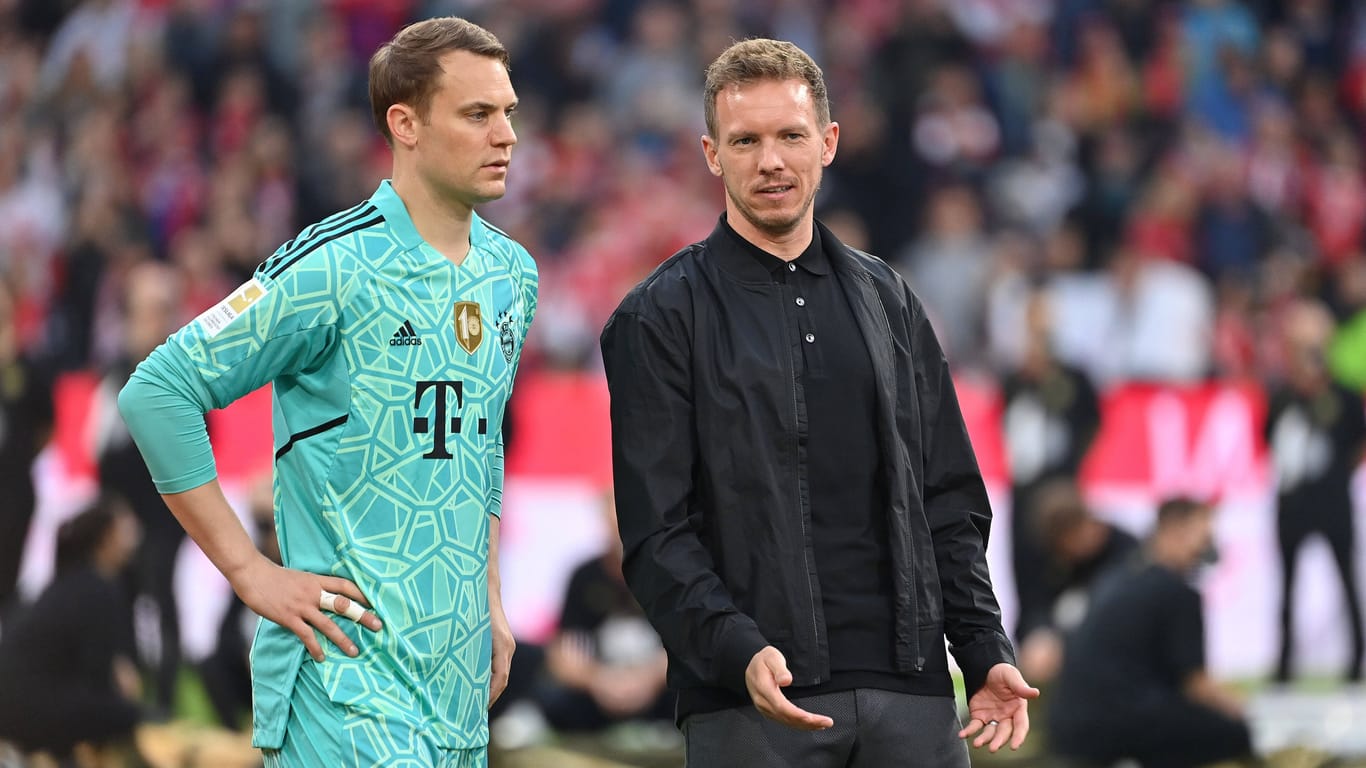 Manuel Neuer und Julian Nagelsmann (r.): Der Trainer gab sich auf einer Pressekonferenz zuversichtlich.