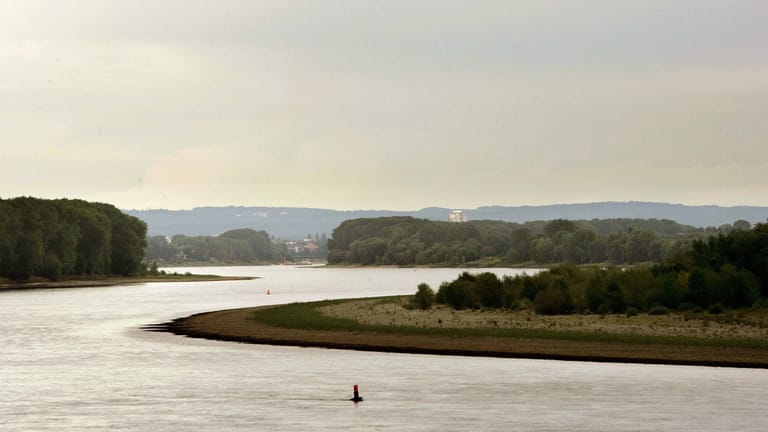 Der Rhein bei Wesseling (Archivfoto): Dort kam es am Dienstag zu einer dramatischen Rettungsaktion.