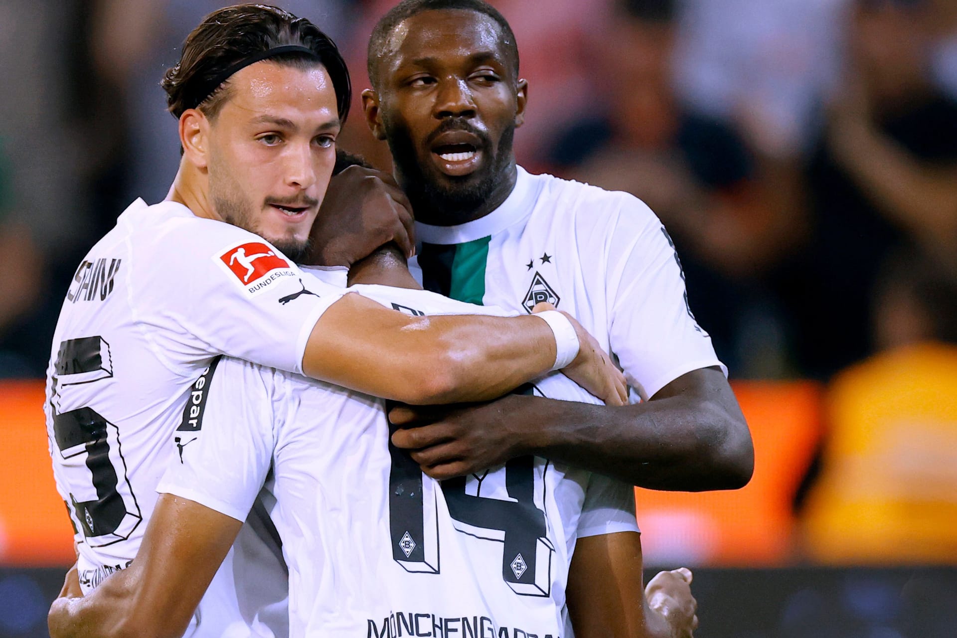 Marcus Thuram (r.) umgeben von seinen Teamkollegen: Der Gladbacher darf vor dem Kracher gegen die Bayern wohl nicht wechseln.