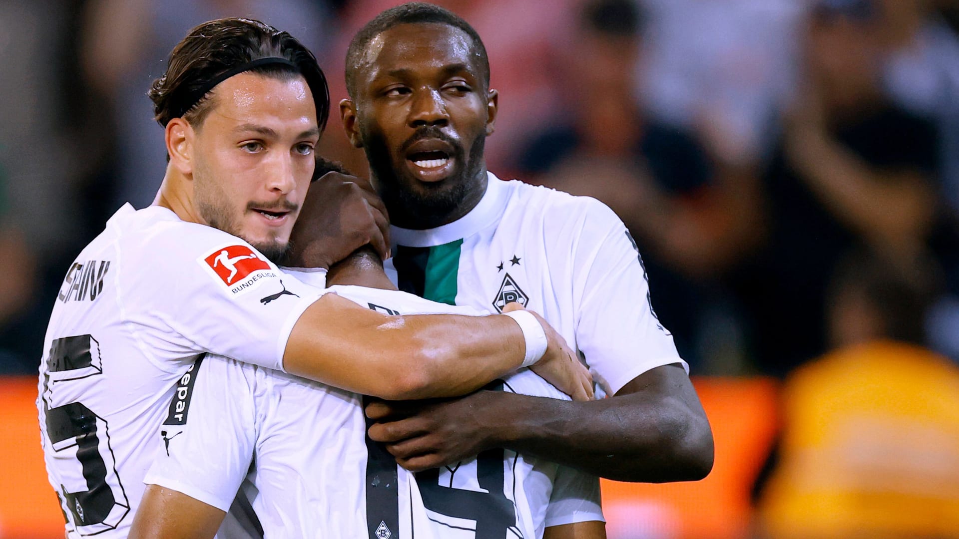 Marcus Thuram (r.) umgeben von seinen Teamkollegen: Der Gladbacher darf vor dem Kracher gegen die Bayern wohl nicht wechseln. Marcus Thuram (r.) umgeben von seinen Teamkollegen: Der Gladbacher darf vor dem Kracher gegen die Bayern wohl nicht wechseln.