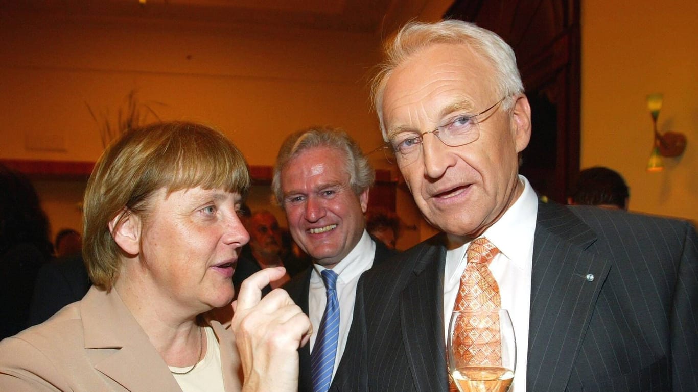Angela Merkel (CDU) und Edmund Stoiber (CSU) 2003 bei einer Feier im Borchardt (Archiv): Merkel soll häufiger in dem Lokal gewesen sein.