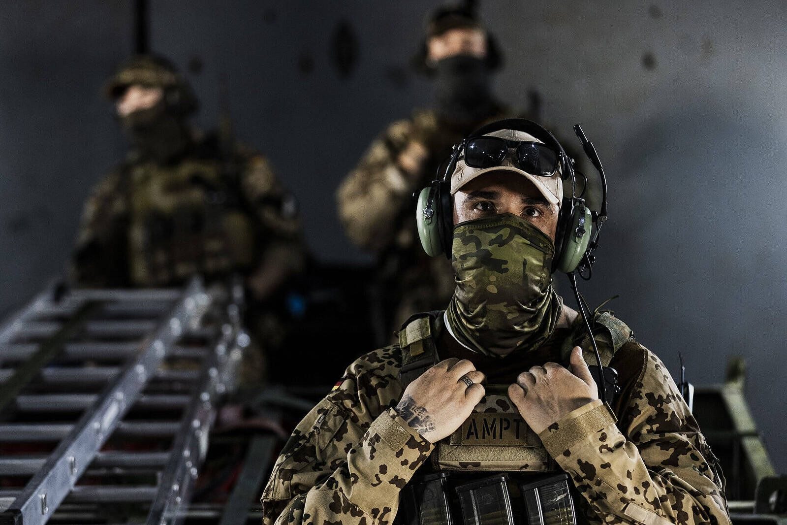 Bundeswehr-Soldaten in der A400M der Luftwaffe (Symbolbild): Zuletzt wurden Flüge aus Deutschland immer wieder abgewiesen.