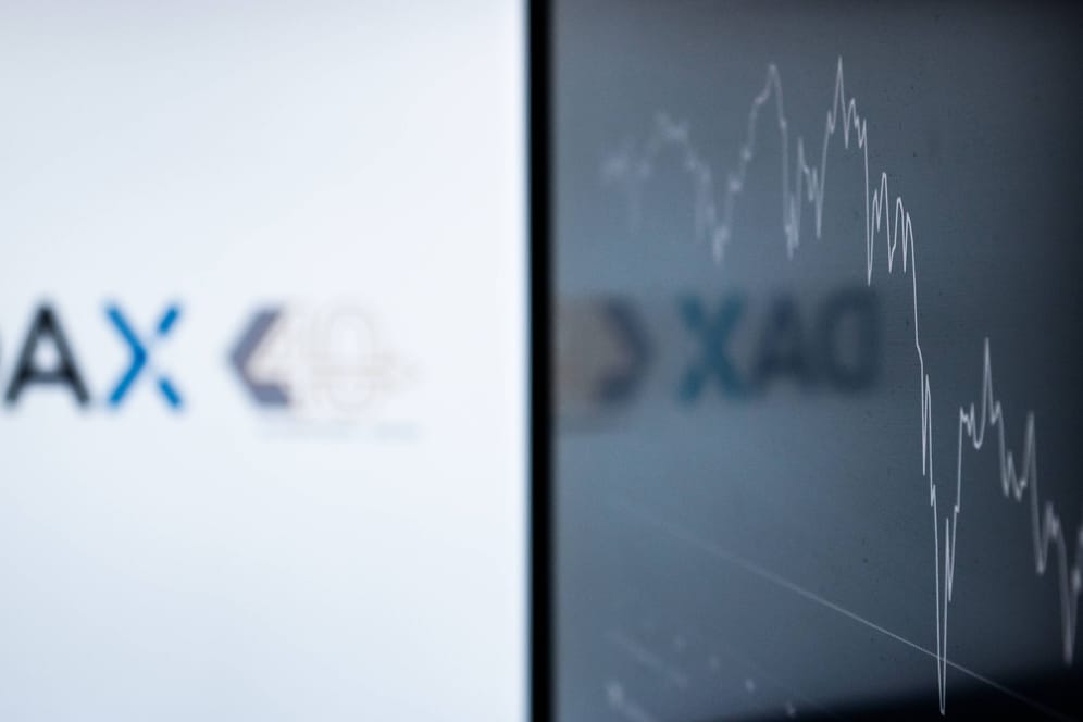 Das Logo des Deutschen Aktienindex Dax (Symbolbild): Anleger dürften sich über den guten Wochenstart freuen.