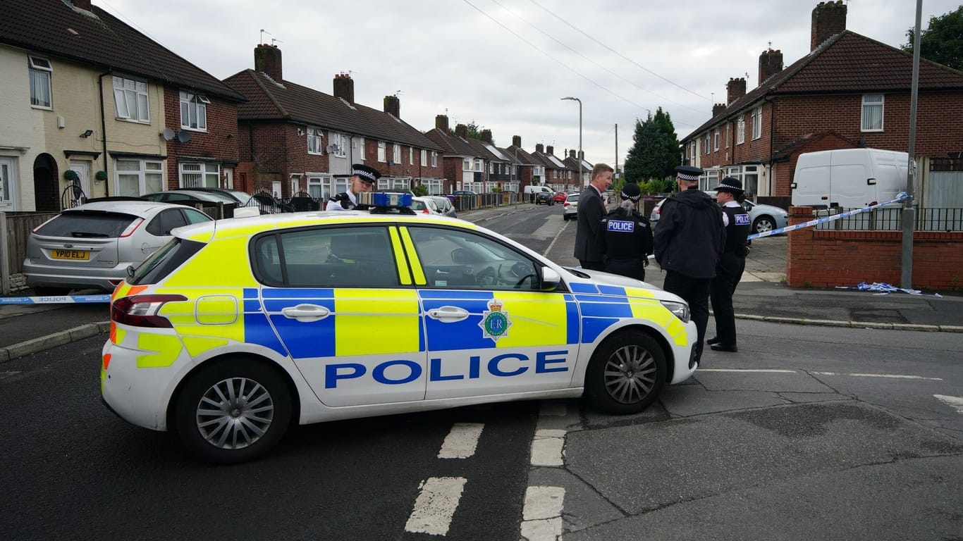 Polizei am Tatort in Liverpool: Bisher gibt es keine Hinweise darauf, dass die Morde zusammenhängen könnten.