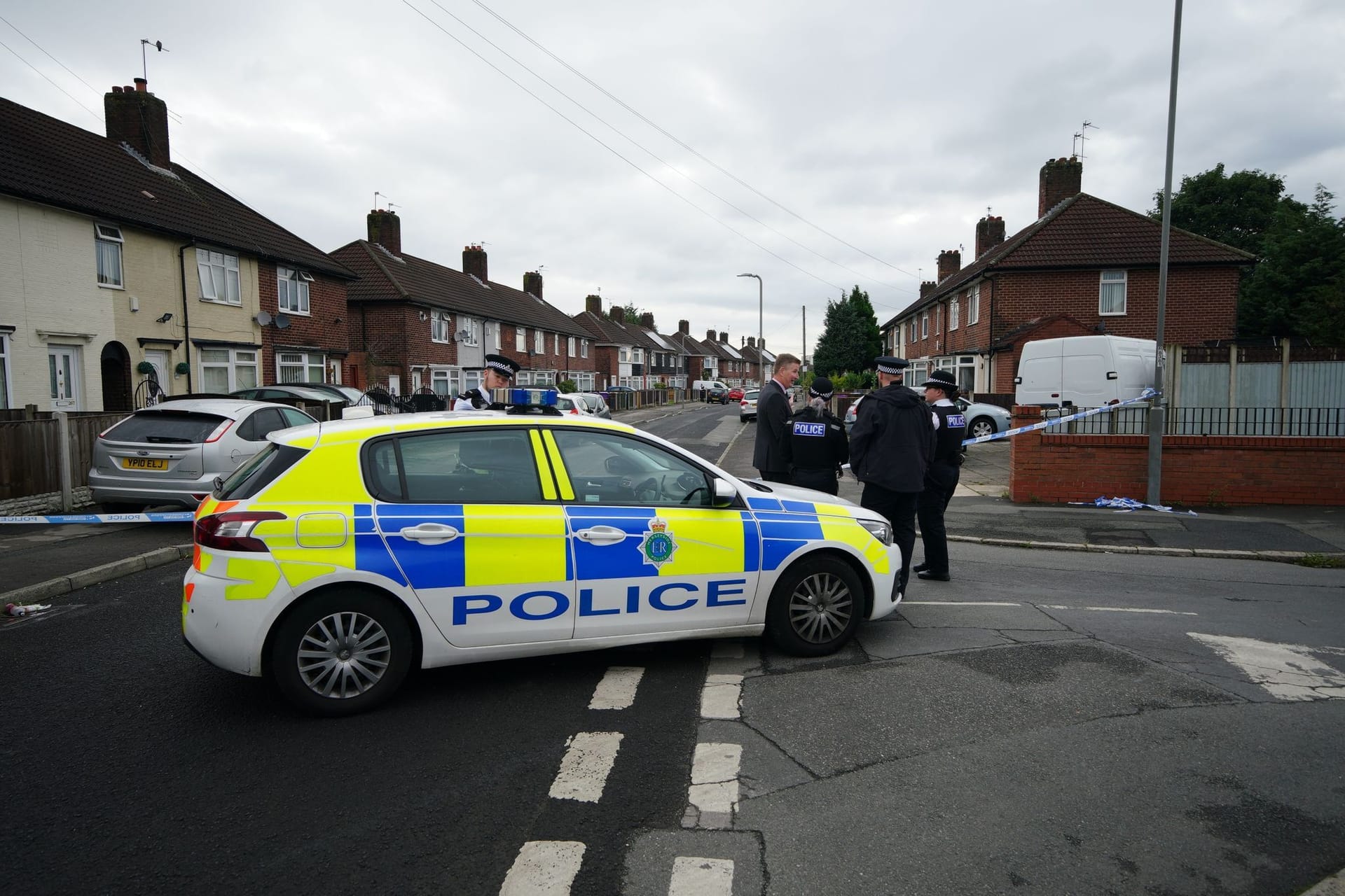 Polizei am Tatort in Liverpool: Bisher gibt es keine Hinweise darauf, dass die Morde zusammenhängen könnten.