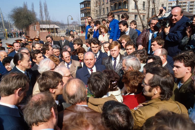 Für Oppositionelle war Gorbatschow seit seinem Besuch 1986 in der DDR ein Hoffnungsträger. Bereits damals forderte er von der SED Selbstkritik.