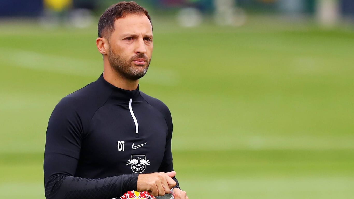 Domenico Tedesco: Aktuell sieht es nicht danach aus, dass der Trainer mit seinen Leipzigern in Dessau spielen kann. Domenico Tedesco: Aktuell sieht es nicht danach aus, dass der Trainer mit seinen Leipzigern in Dessau spielen kann.
