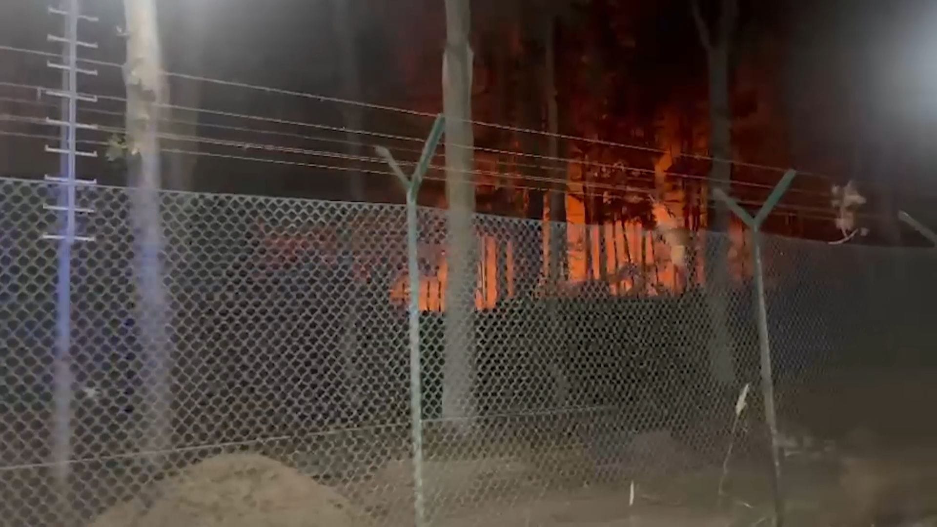 Feuer und Rauch am frühen Donnerstagmorgen im Berliner Grunewald: Am Freitag steht der Sprengplatz im Mittelpunkt.