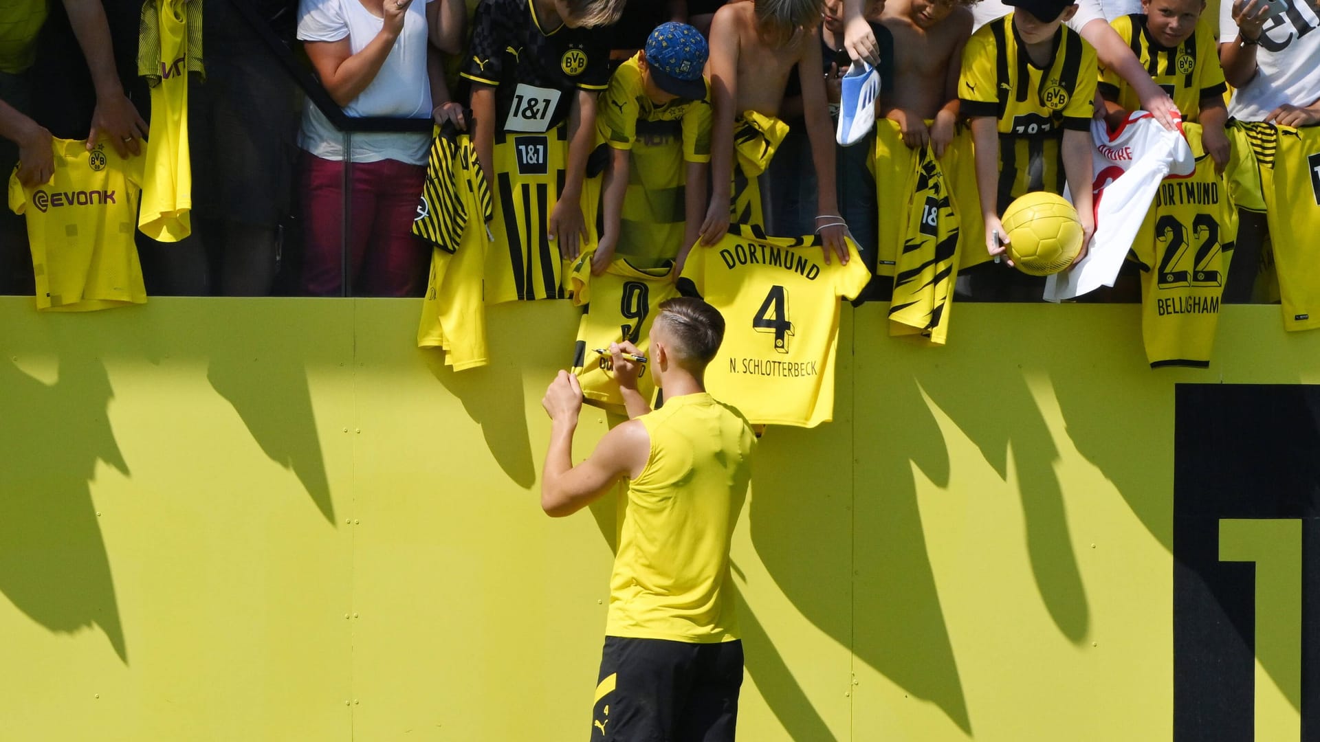 Nico Schlotterbeck ist bei den Fans des BVB sofort gut angekommen.