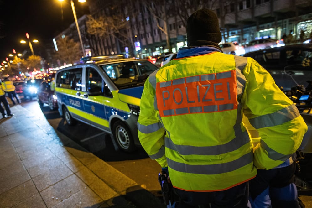 Polizeiliche Fahrzeugkontrolle (Symbolbild): Ein Audi-Fahrer flüchtete vor den Beamten in Wedding.