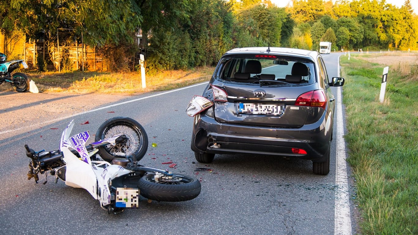 Der 23-jährige Motorradfahrer kam schwerverletzt ins Krankenhaus.