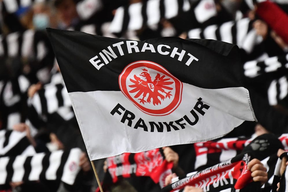 Eintracht Frankfurt Flagge: Wie gut kennen Sie sich mit der Eintracht Frankfurt aus?