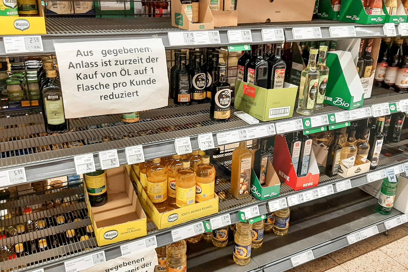 Ein halbleeres Regal in einem Hamburger Supermarkt – solche Bilder könnte es im Winter häufiger geben.