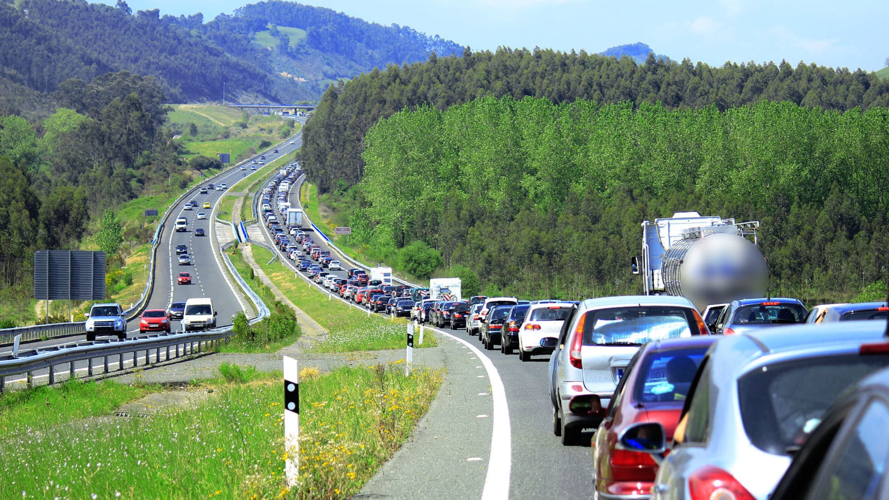 Stauprognose: Am ersten Augustwochenende sind viele Urlauber in beiden Richtungen unterwegs.