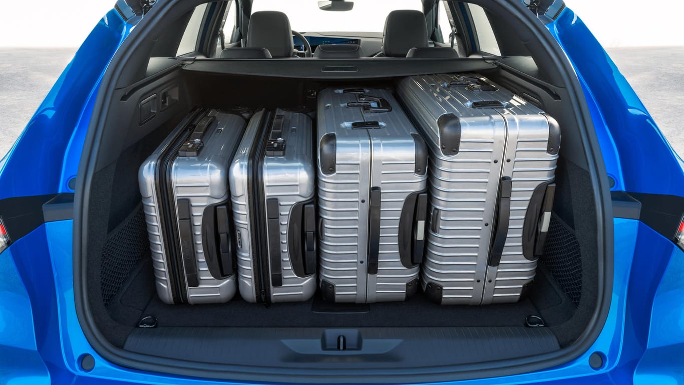 Praktisch: Wie hier beim Opel passt in einen Kombi eine Menge Gepäck.