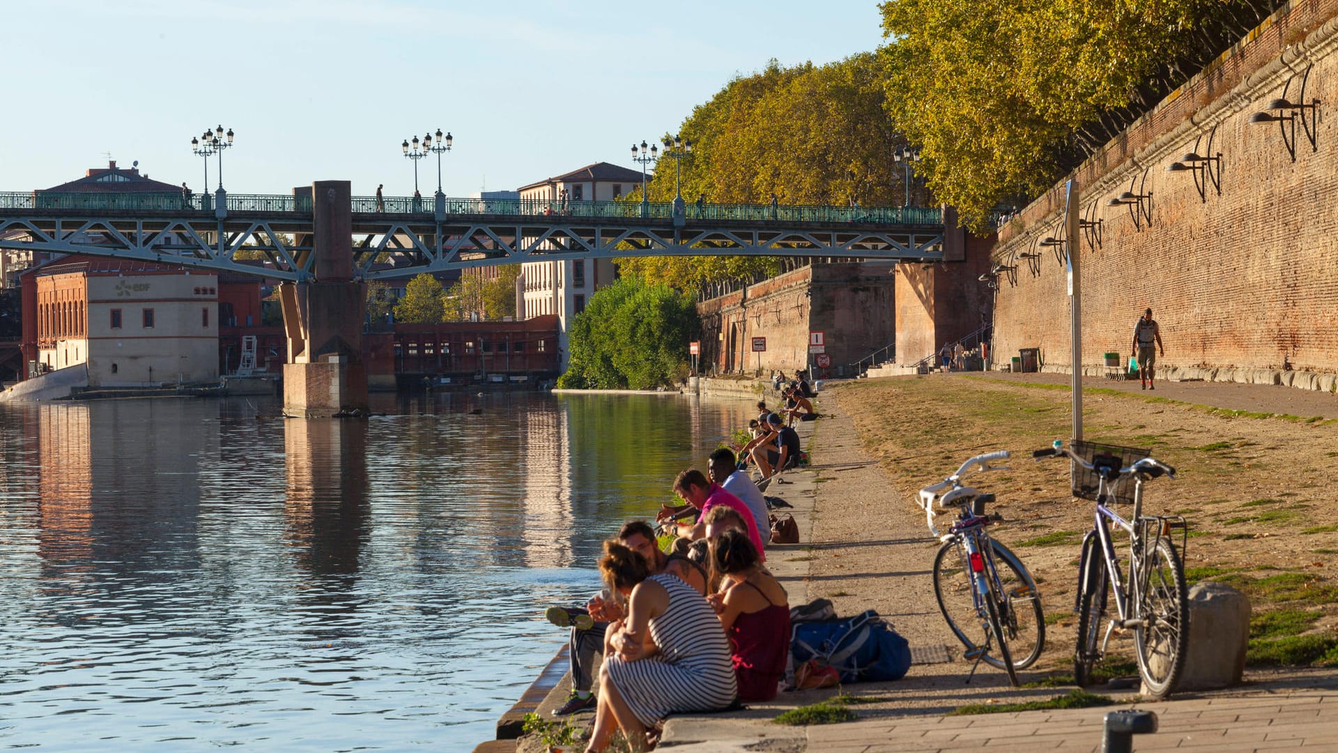 Die Garonne in Toulouse: Immer am Wasser entlang können Sie diesen Teil Frankreichs gemütlich auf dem Rad erkunden.