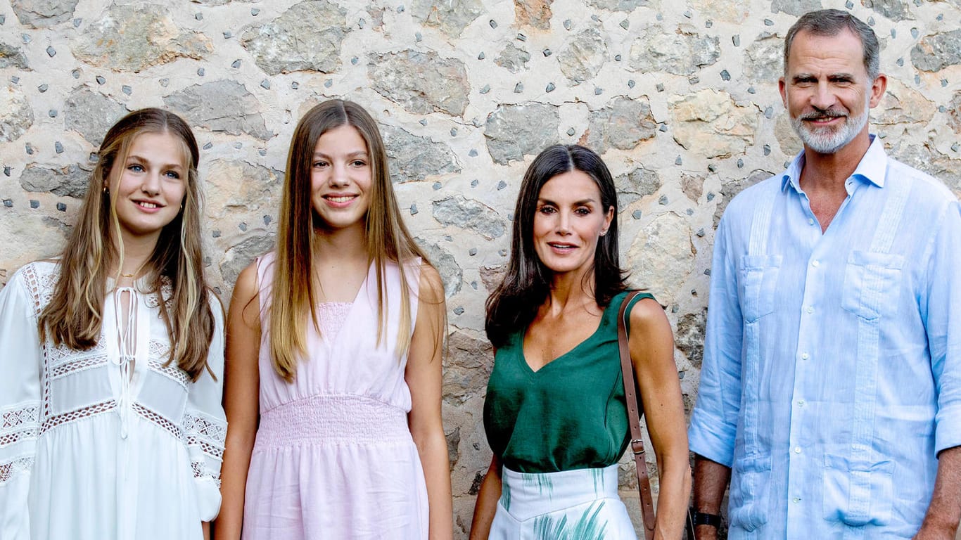 Prinzessin Leonor, Prinzessin Sofia, Königin Letizia und König Felipe: Die spanischen Royals zeigten sich in Valldemossa auf Mallorca.