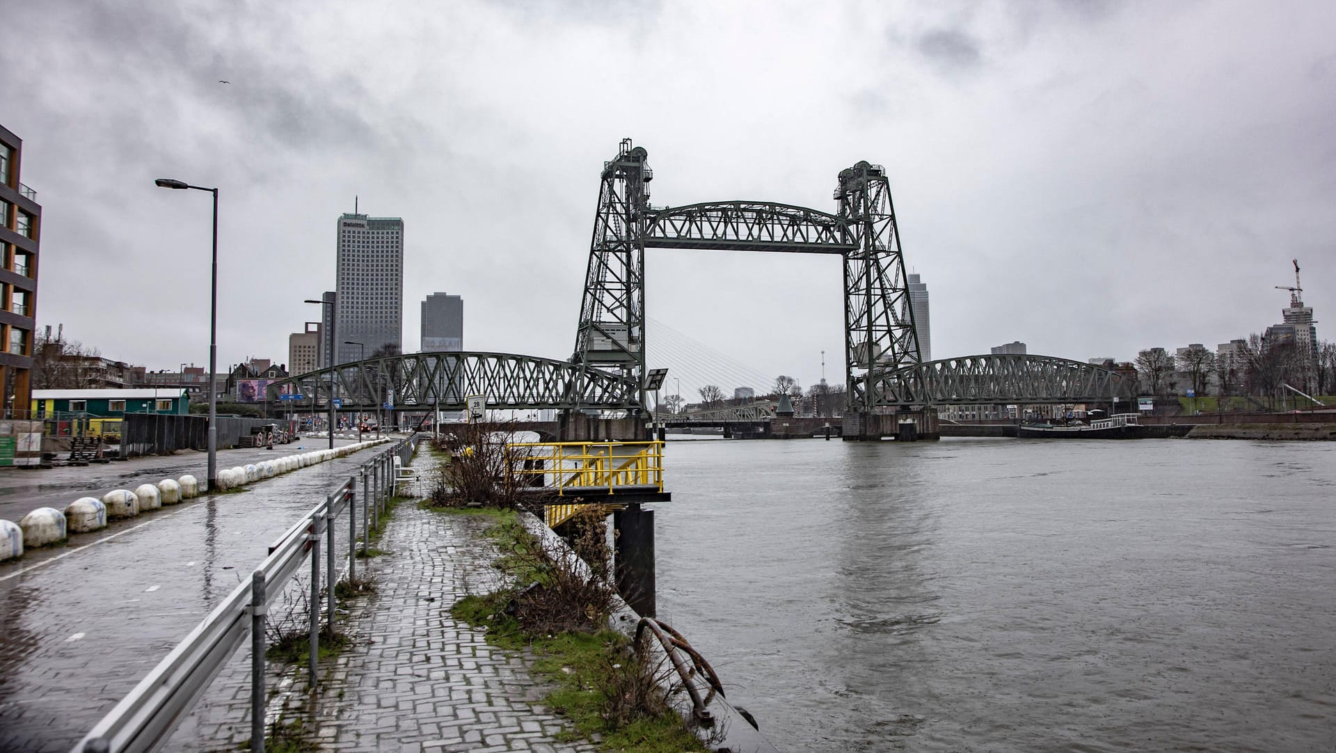 Koningshaven-Brücke in Rotterdam: Es gab einen Streit, weil sie für eine Durchfahrt von Bezos' neuer Jacht abgebaut werden sollte.