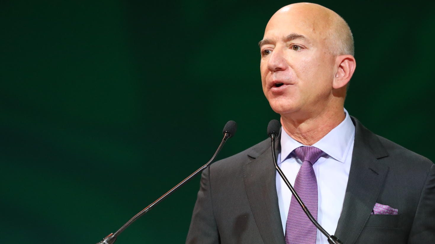 Jeff Bezos: Wegen seiner Megajacht musste nun doch nicht in das Rotterdamer Stadtbild eingegriffen werden.