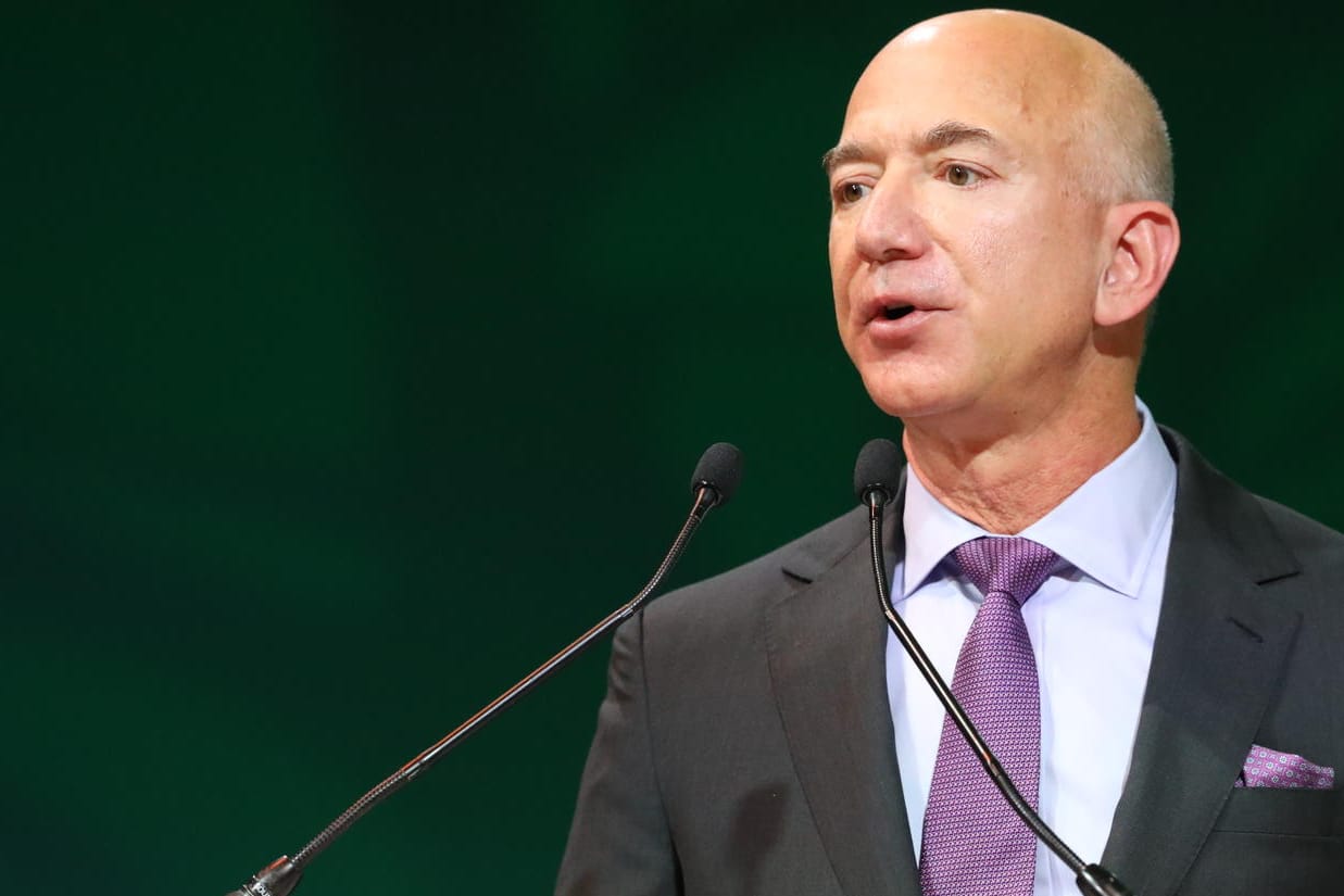 Jeff Bezos: Wegen seiner Megajacht musste nun doch nicht in das Rotterdamer Stadtbild eingegriffen werden.