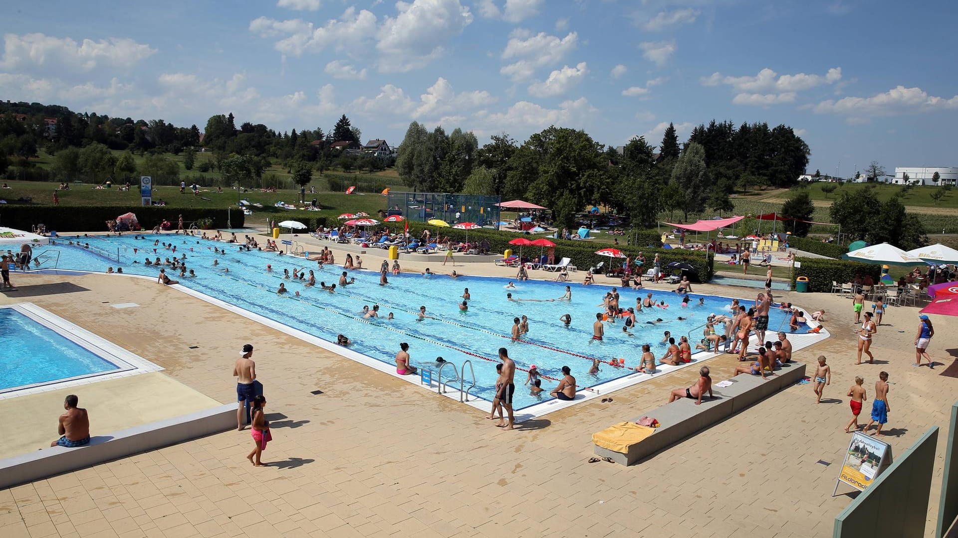 Fildorado: Neben dem Sportbecken gibt es auch ein Sprungbecken.