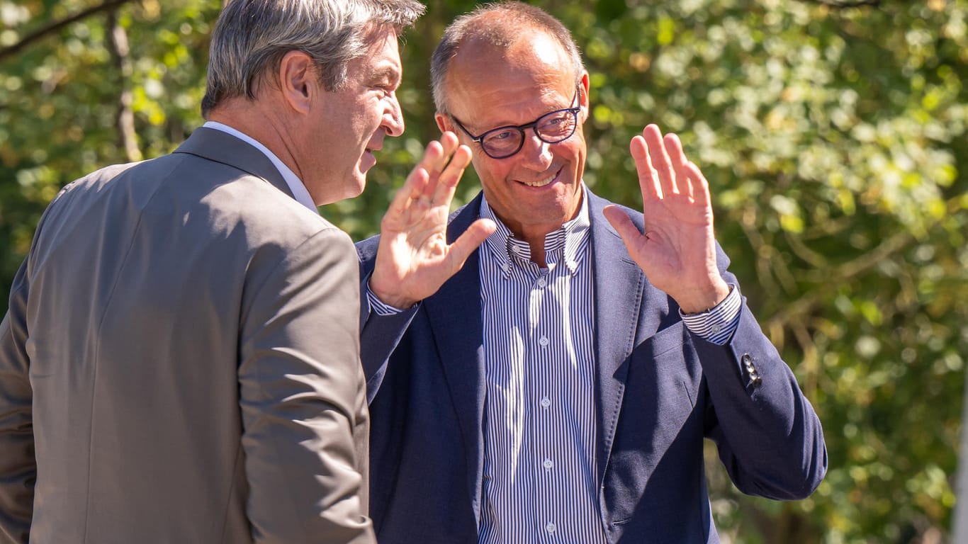 Zwei Atomkraft-Befürworter: CSU-Chef Markus Söder und CDU-Vorsitzender Friedrich Merz beim Besuch des Kernkraftwerks Isar 2 am Donnerstag.