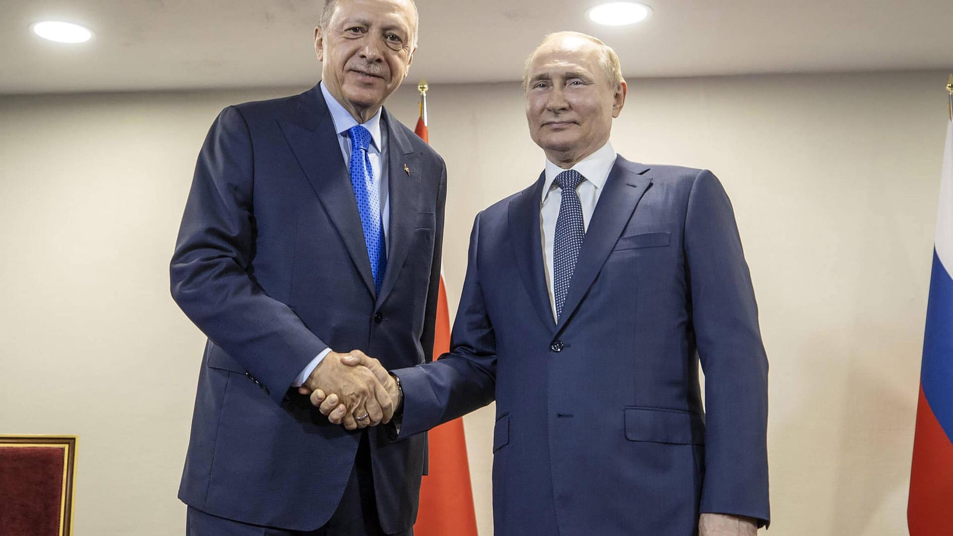 Handschlag der Autokraten: Erdoğan und Putin bei einem Treffen in Teheran im Juli 2022.