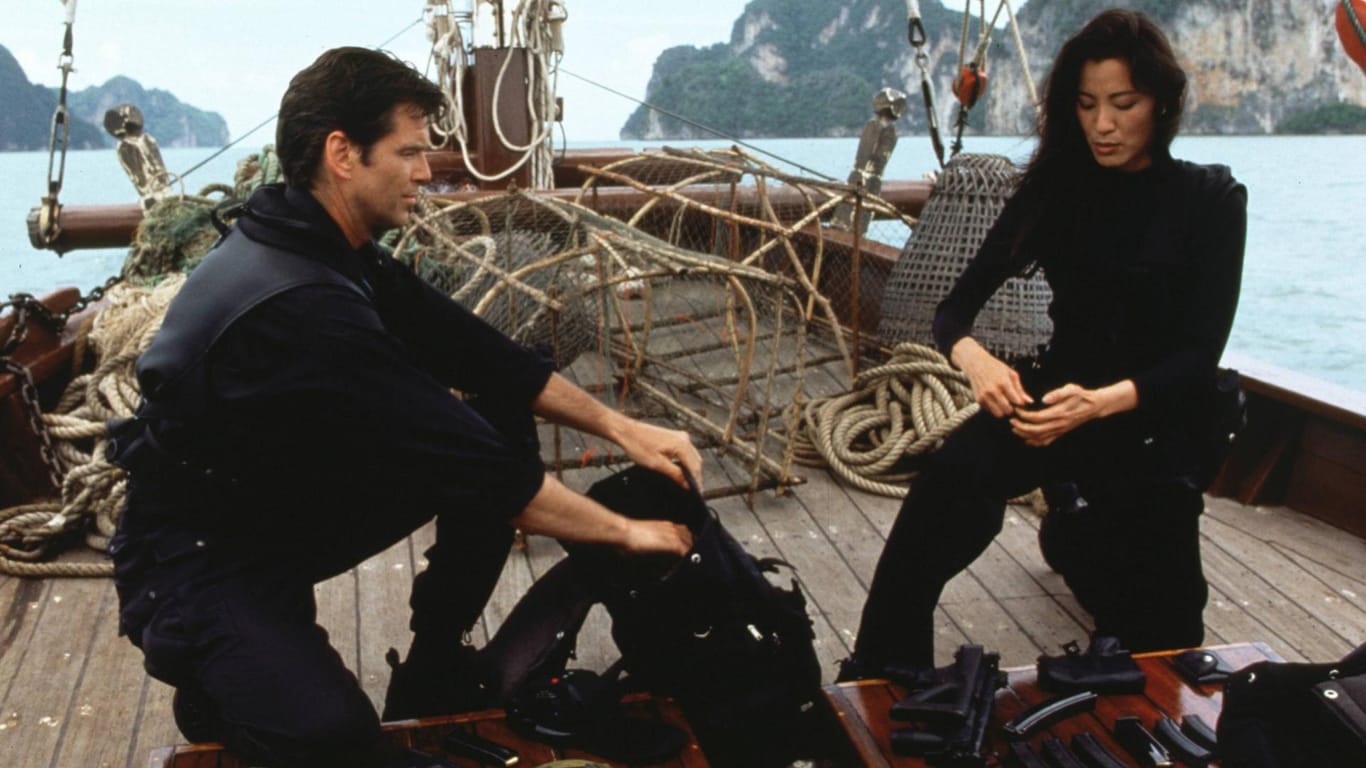1997 standen Pierce Brosnan und Michelle Yeoh gemeinsam für "Der Morgen stirbt nie" vor der Kamera.