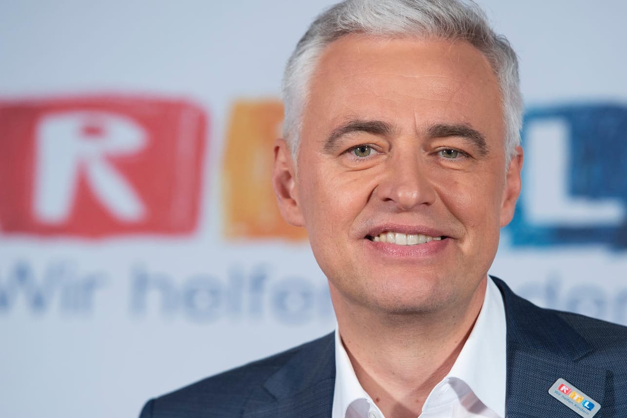 Andreas von Thien: Dem RTL-Moderator ist die Hose in einer Livesendung geplatzt.